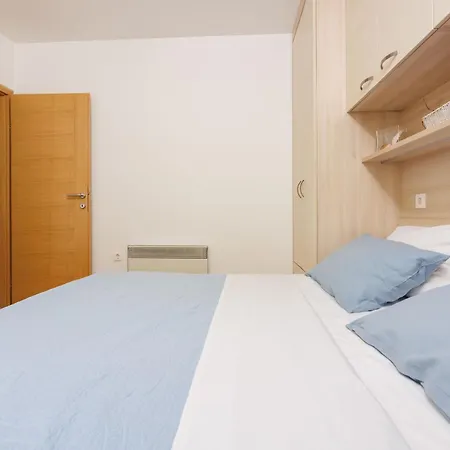 Apartments Petak Novi