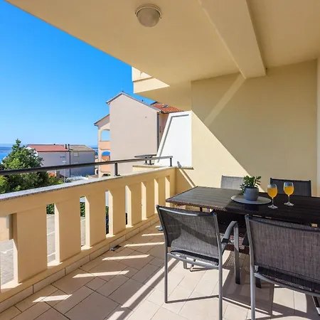 Apartments Petak Novi Dramalj