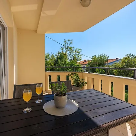 Apartment Apartments Petak Novi Dramalj