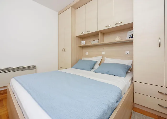 Lägenhet Apartments Petak Novi