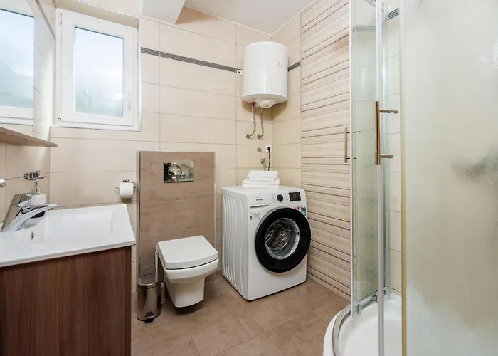 Lägenhet Apartments Petak Novi
