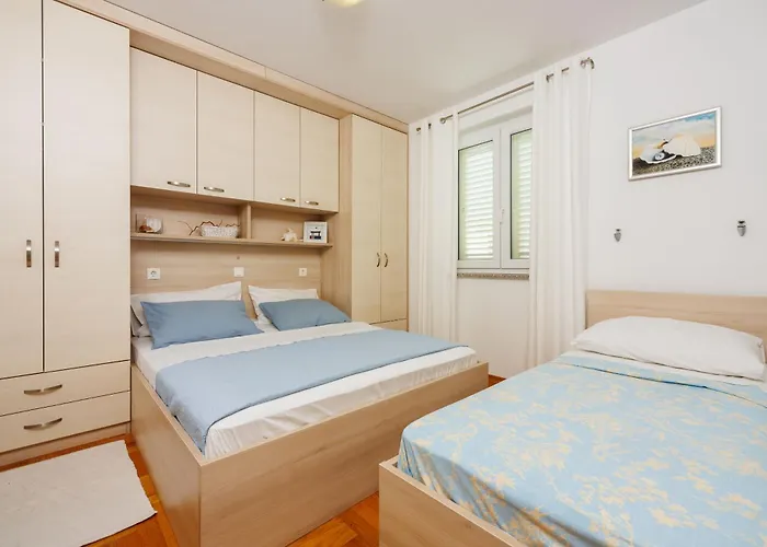 Lägenhet Apartments Petak Novi *