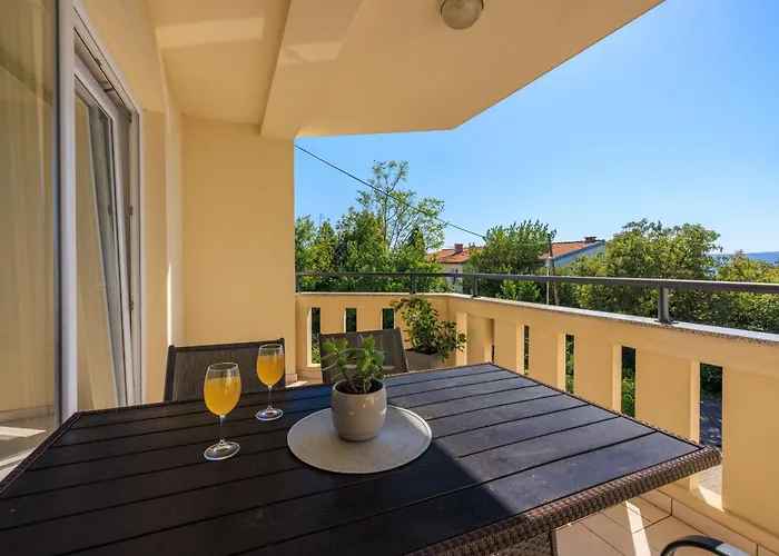 Lägenhet Apartments Petak Novi Dramalj