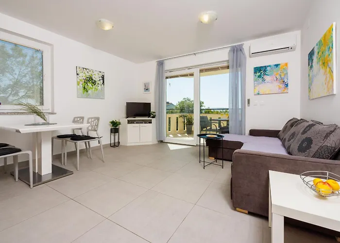 Lägenhet Apartments Petak Novi